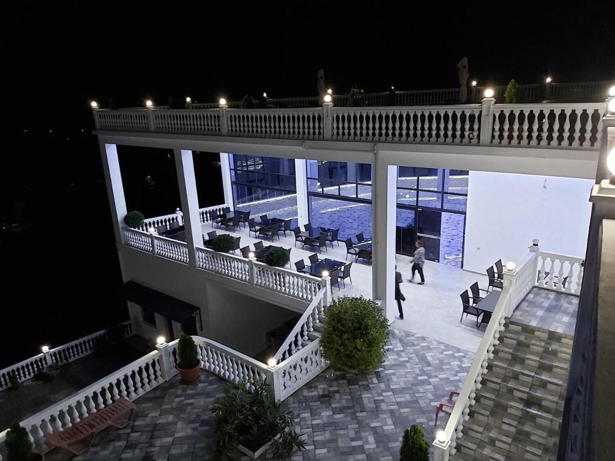 Hotel Zura Palace ควาเรียที ภายนอก รูปภาพ