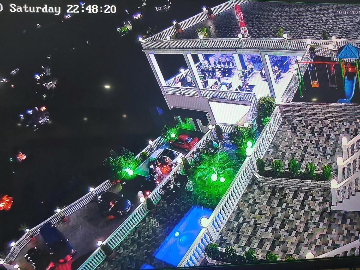 Hotel Zura Palace ควาเรียที ภายนอก รูปภาพ