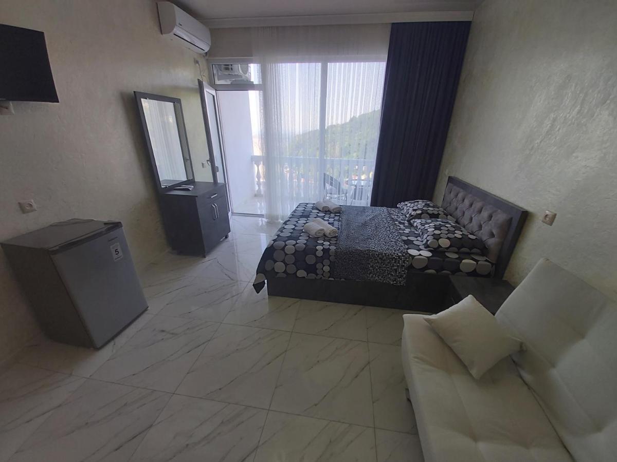 Hotel Zura Palace ควาเรียที ภายนอก รูปภาพ