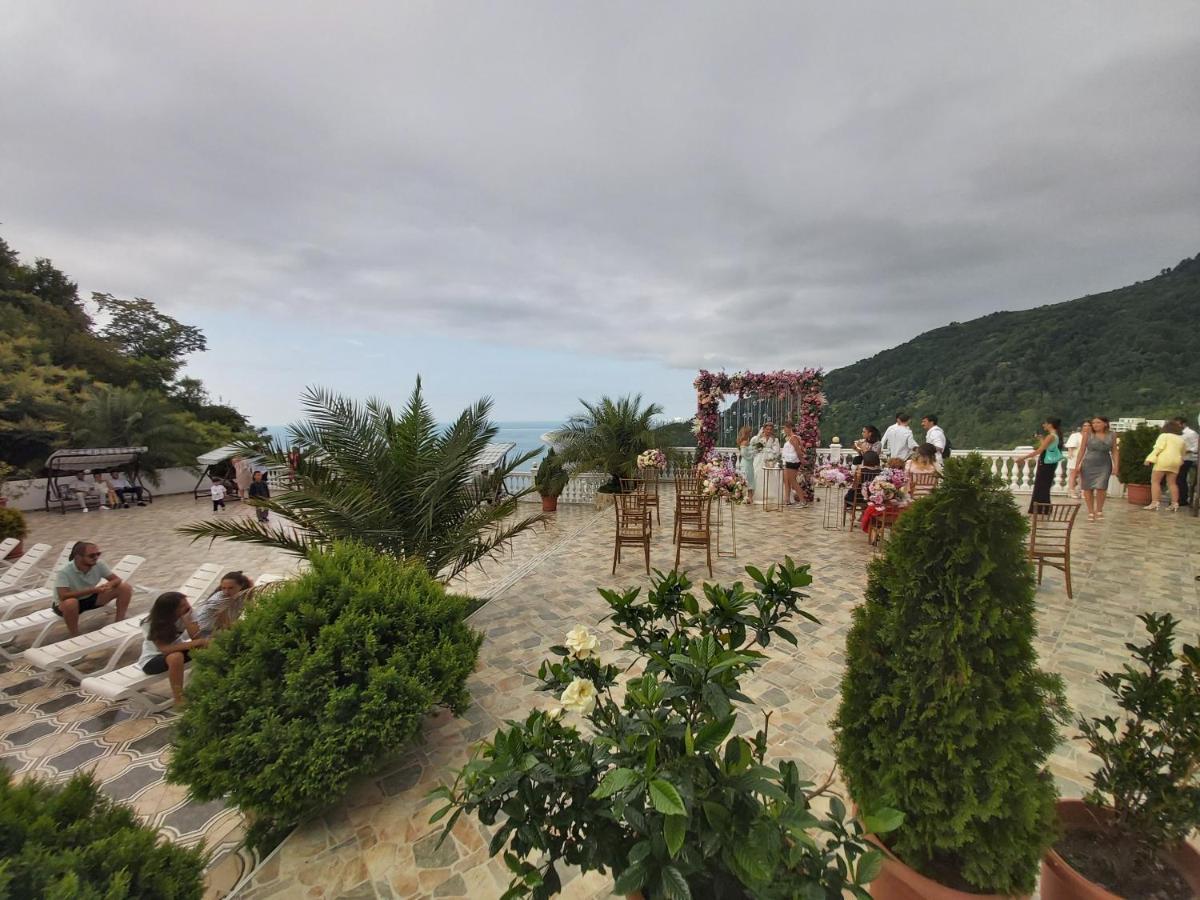 Hotel Zura Palace ควาเรียที ภายนอก รูปภาพ