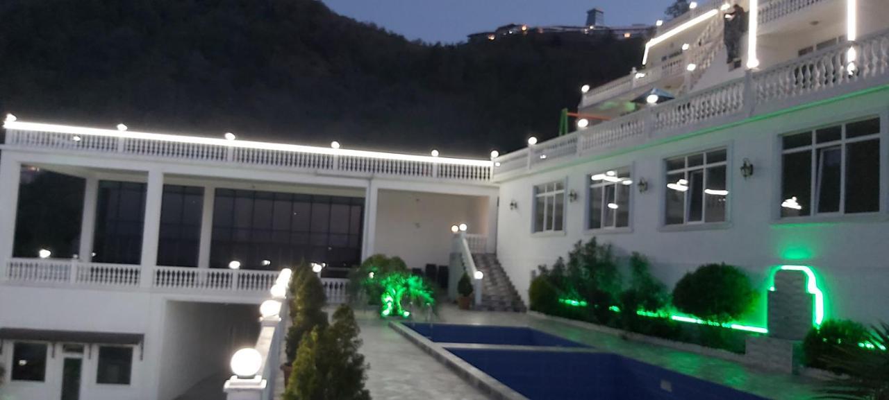 Hotel Zura Palace ควาเรียที ภายนอก รูปภาพ