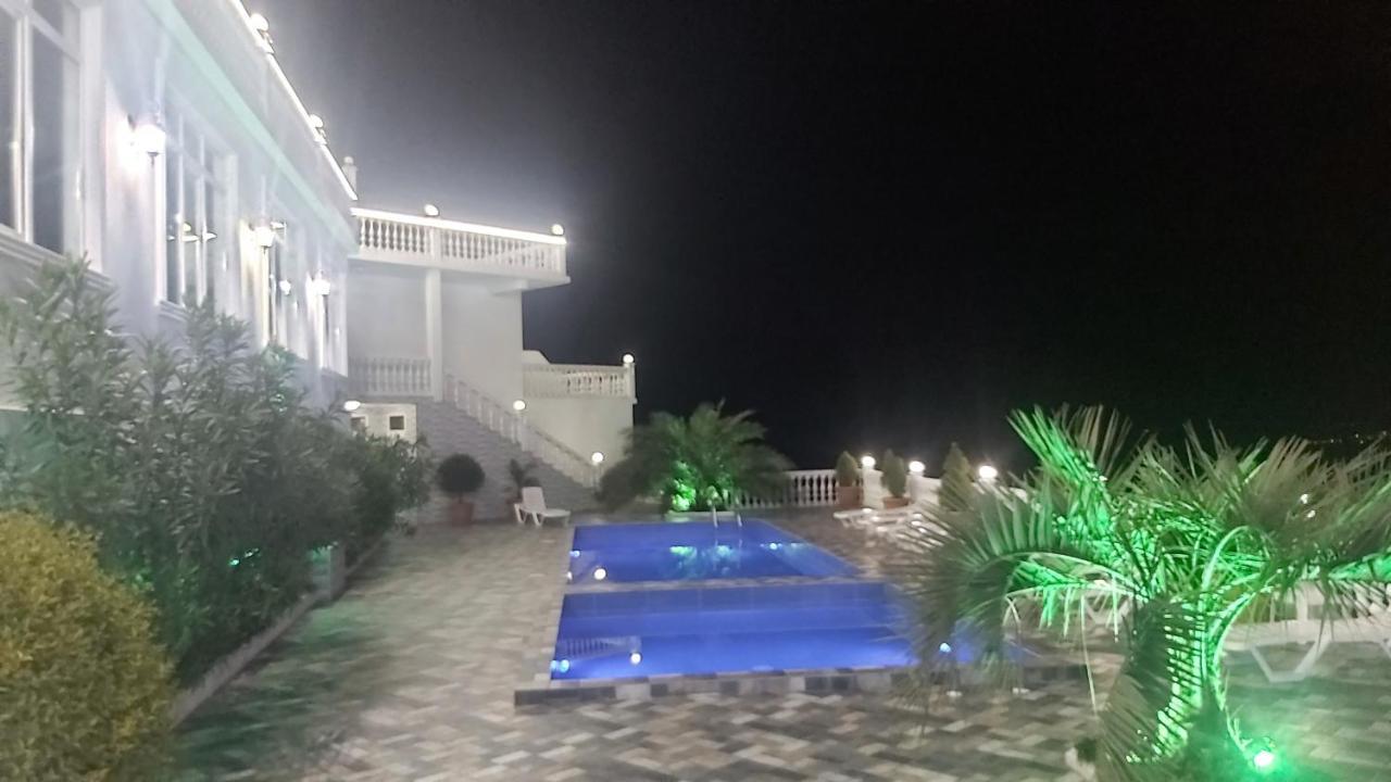 Hotel Zura Palace ควาเรียที ภายนอก รูปภาพ