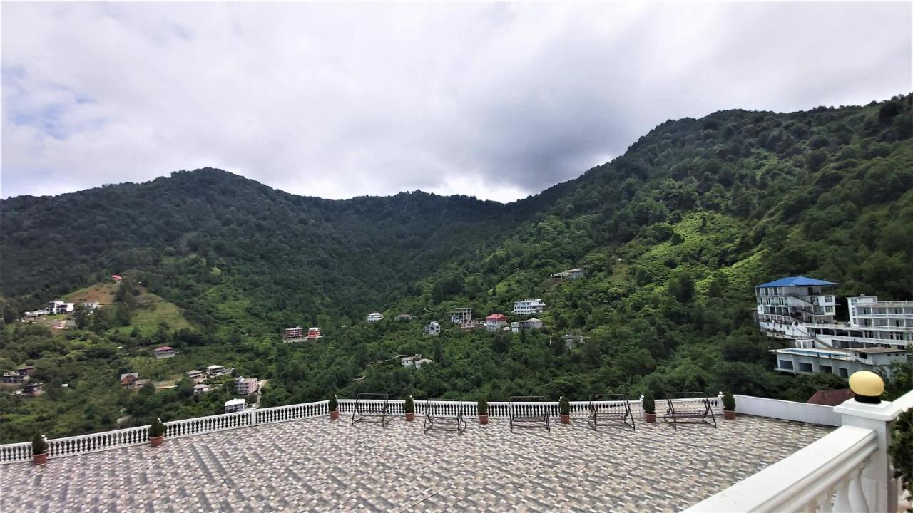 Hotel Zura Palace ควาเรียที ภายนอก รูปภาพ