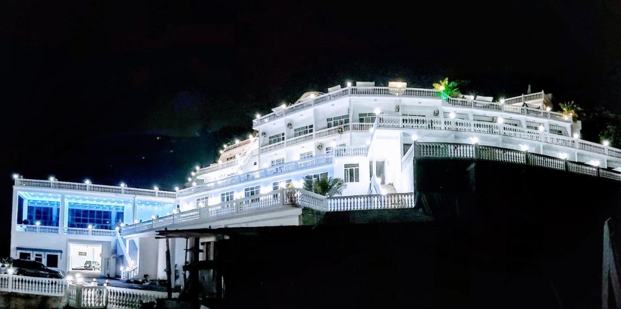 Hotel Zura Palace ควาเรียที ภายนอก รูปภาพ