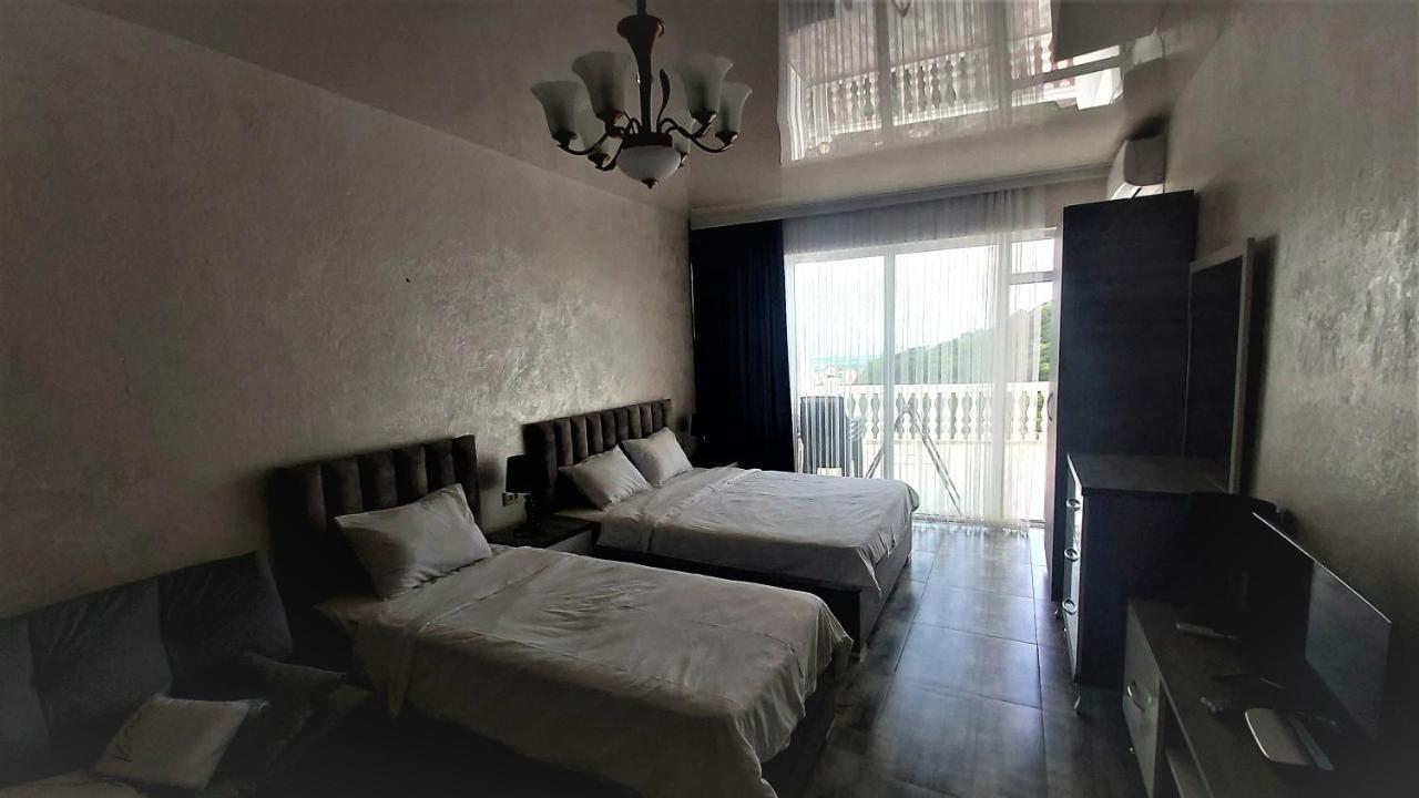 Hotel Zura Palace ควาเรียที ภายนอก รูปภาพ
