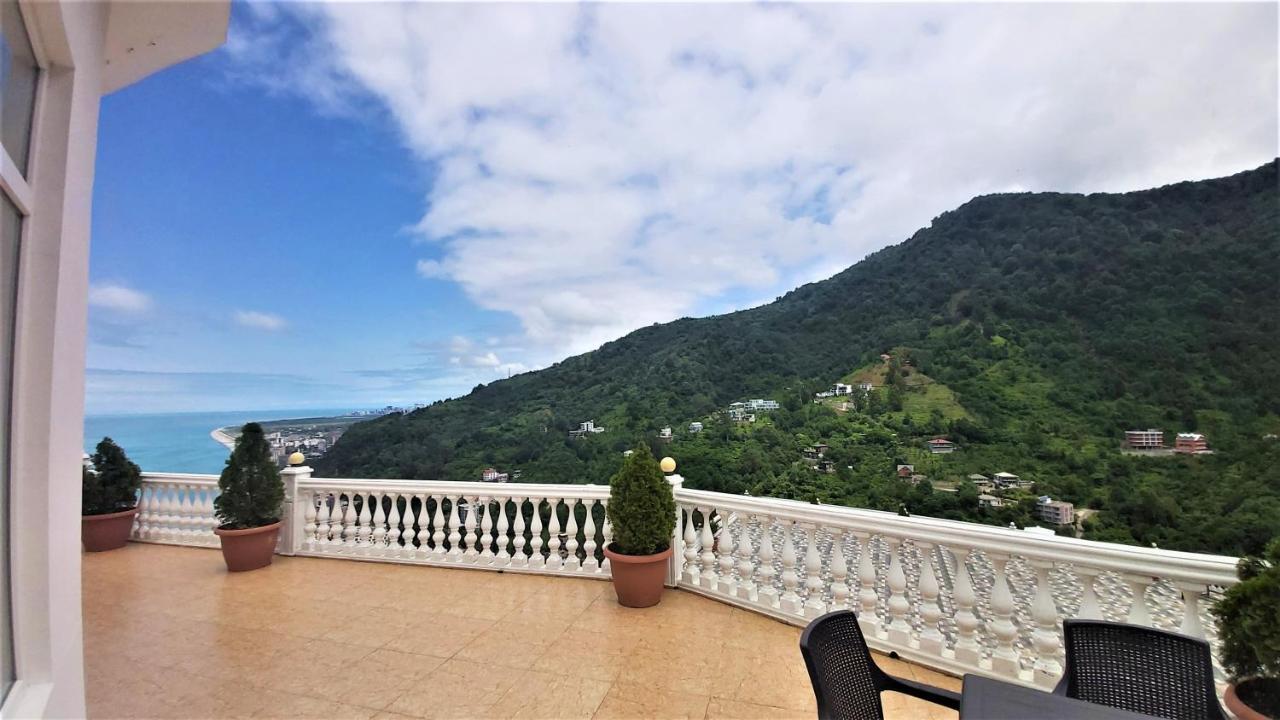 Hotel Zura Palace ควาเรียที ภายนอก รูปภาพ