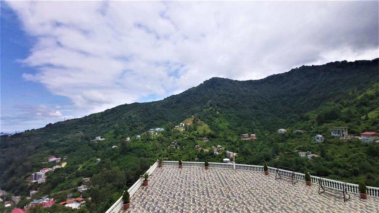 Hotel Zura Palace ควาเรียที ภายนอก รูปภาพ