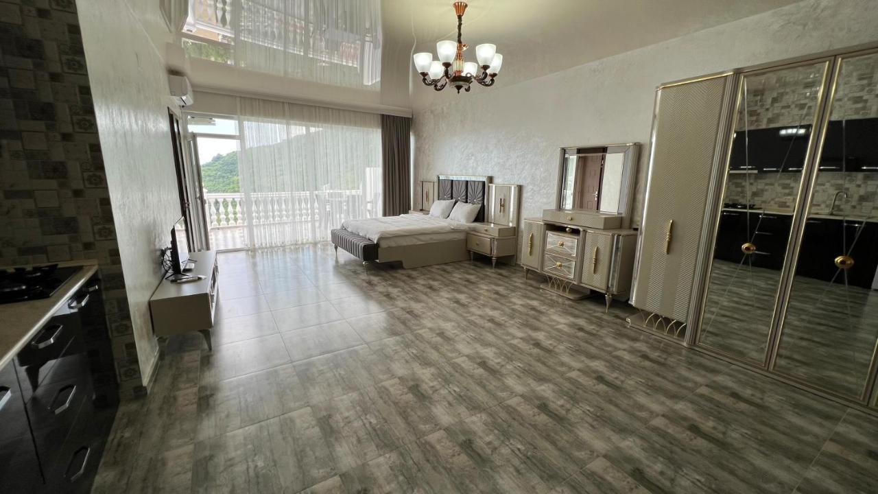 Hotel Zura Palace ควาเรียที ภายนอก รูปภาพ