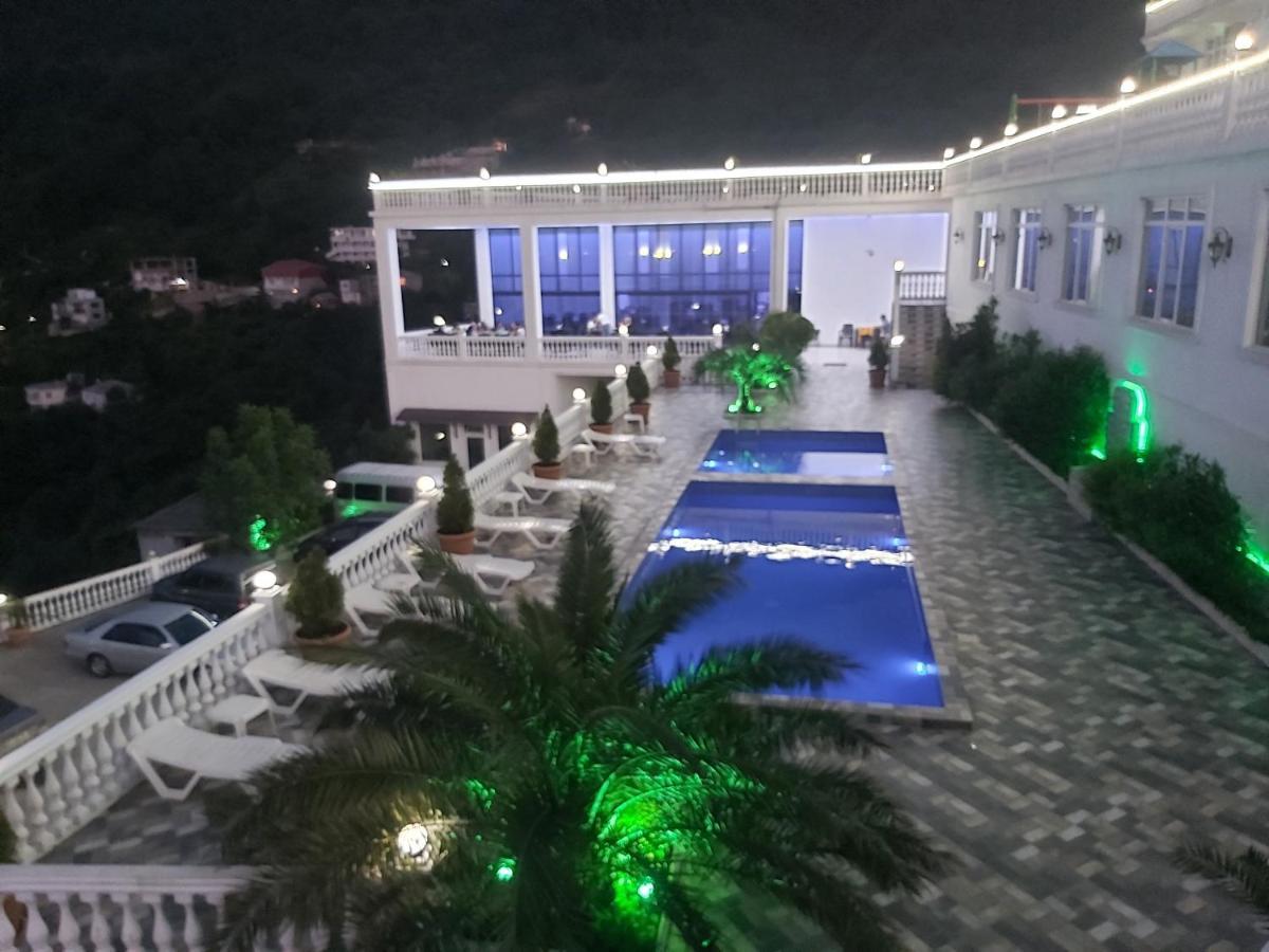 Hotel Zura Palace ควาเรียที ภายนอก รูปภาพ