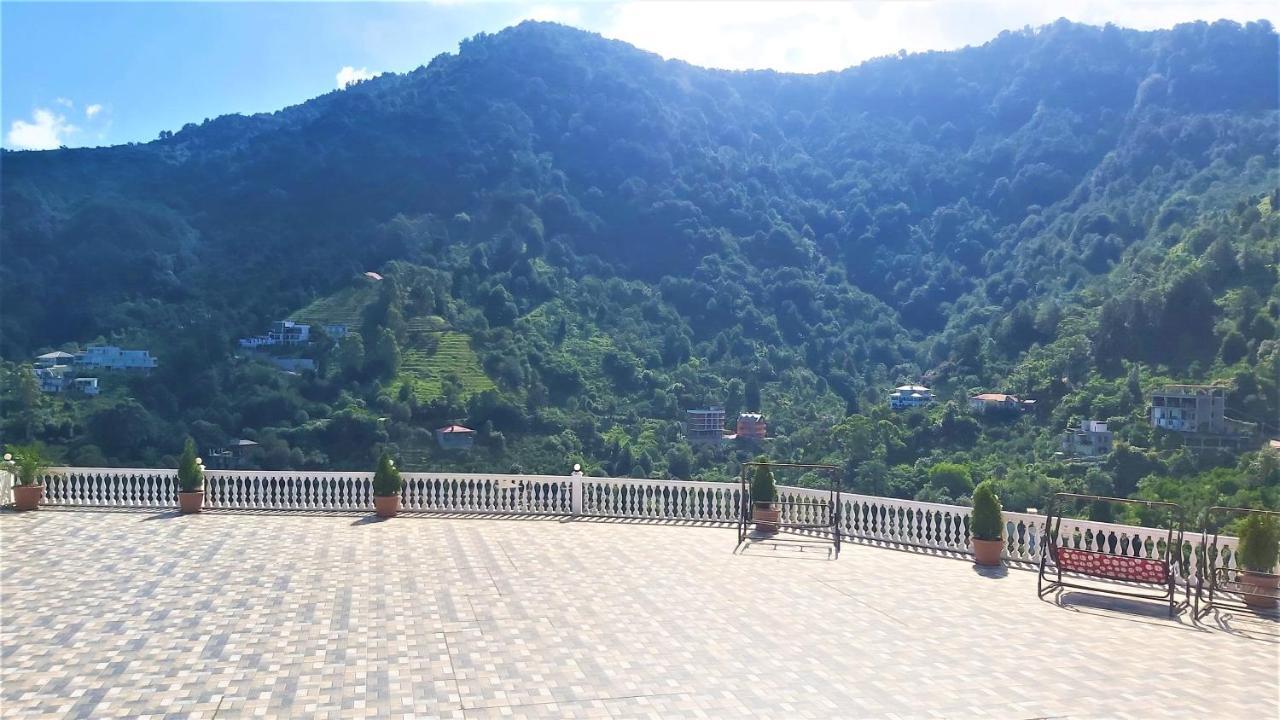 Hotel Zura Palace ควาเรียที ภายนอก รูปภาพ