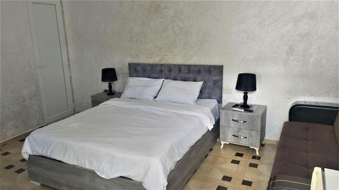 Hotel Zura Palace ควาเรียที ภายนอก รูปภาพ