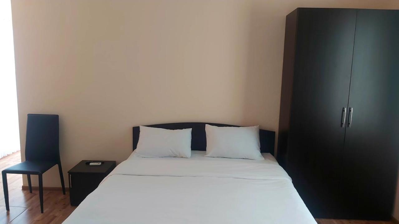 Hotel Zura Palace ควาเรียที ภายนอก รูปภาพ