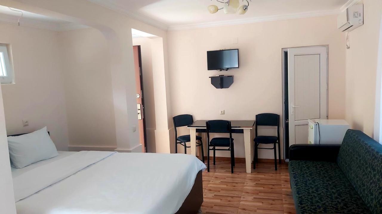 Hotel Zura Palace ควาเรียที ภายนอก รูปภาพ