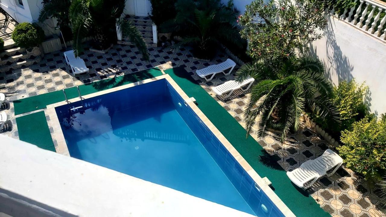 Hotel Zura Palace ควาเรียที ภายนอก รูปภาพ