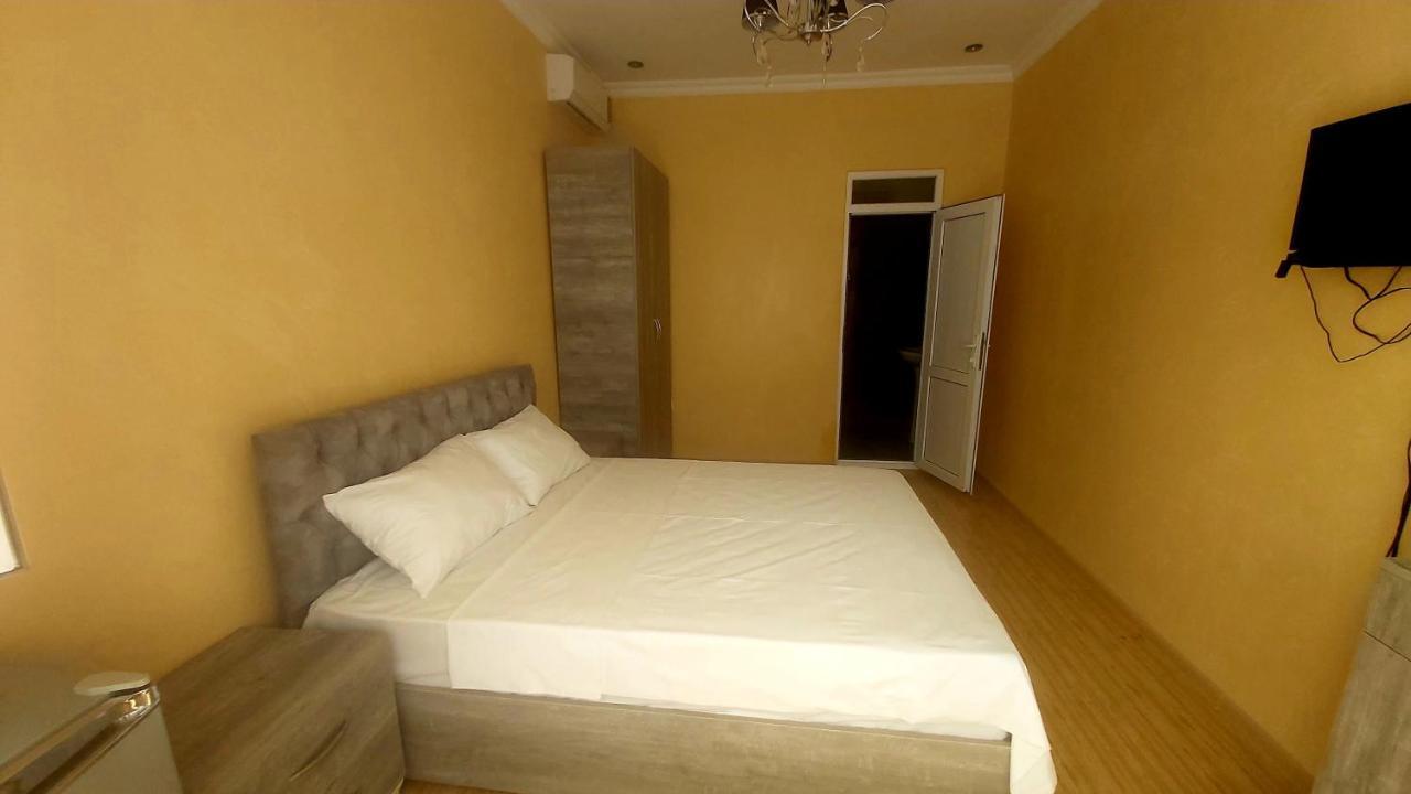 Hotel Zura Palace ควาเรียที ภายนอก รูปภาพ