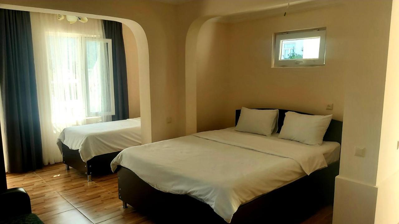 Hotel Zura Palace ควาเรียที ภายนอก รูปภาพ