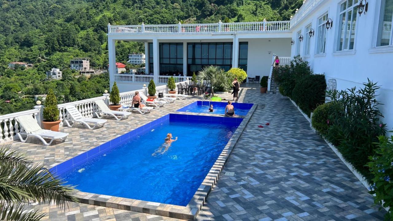 Hotel Zura Palace ควาเรียที ภายนอก รูปภาพ